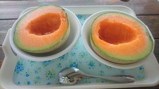 メロン半カット400円！