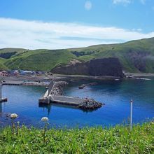 霧が引いていくと青い海が。。。