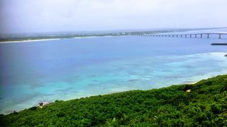 雨の日でも海が青い
