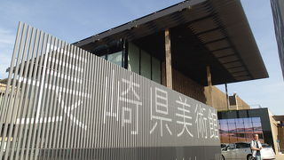 サントリー美術館などを手掛けた隈研吾さんの設計