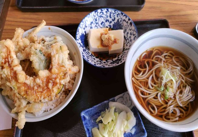 大きい店内