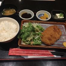 ロースカツランチ