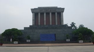 広大な敷地内にある廟