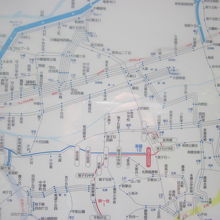 周辺路線図が示されたバス停も多いです