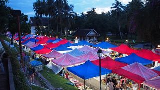 上から見るカラフルなテントが綺麗