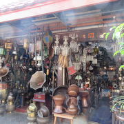 スラバヤ骨董品通りです。Flea Market at Jalan Surabaya