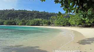 綺麗なビーチだが、入場料が高い