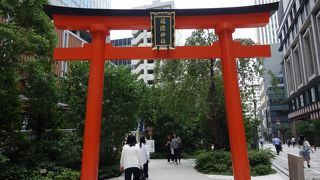 コレドの後ろの神社