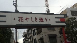 浅草寺の西側にある