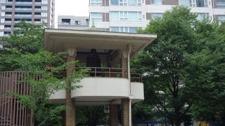 十思公園に大きな鐘楼がありました