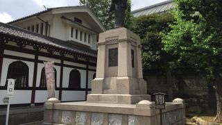 台座が大きすぎ？