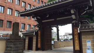 新しく立派なお寺