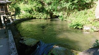 猪苗代湖からひかれた用水のトンネル