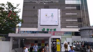 新宿JR駅とは直結