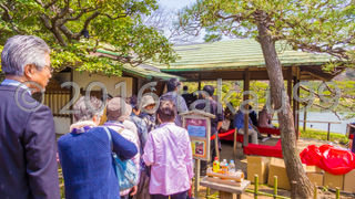 入店するのに行列ができてました。