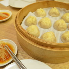 噂の小籠包。黒酢と生姜を一緒に。ちょっとぬるかった？