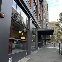 静かな場所に建っています