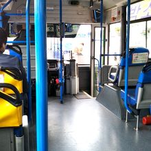 龍宮寺へ行くバスの中。バスはガラガラでした。