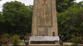 日本軍建立の慰霊碑が、クアイ川の鉄橋の東側約１５０ｍの所にあります。