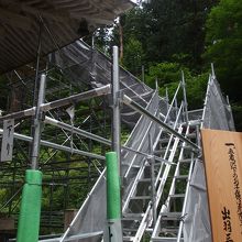 仮設階段を上って