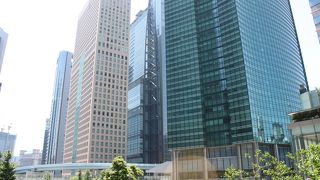 近代的なビル群