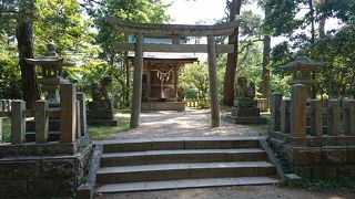 小さくて静かな神社