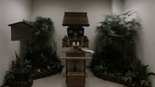 奥まった場所にひっそりと