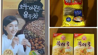 地下には日本人が好きな食品・食材をまとめて置いてあるので非常に便利。