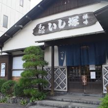 外観は古民家と言うより、ザ・蕎麦屋。