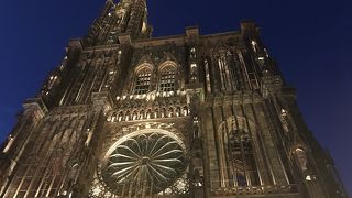 大きく美しい街のシンボル