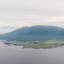 着陸直前に機内より見た利尻山