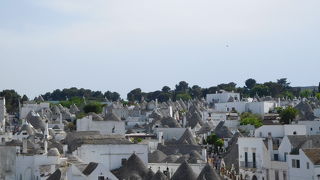 とんがり屋根を見渡せるパノラマスポット