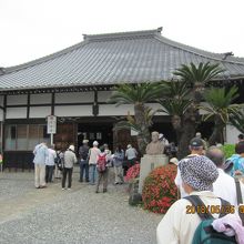 境内にある「吉房千代先生」の胸像