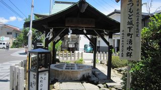 今でも水を汲む人が絶えないです