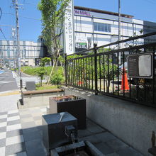 １日の出の井戸とショッピングモール前交差点