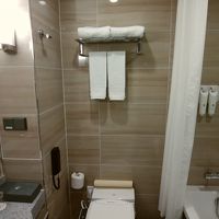 ウオシュレットがあり、十分な広さ