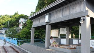 廃線跡の遊歩道には足湯、共同浴場もあります