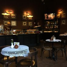 お洒落カフェもあり