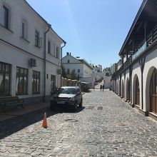 東パートは宿坊やレストランあり