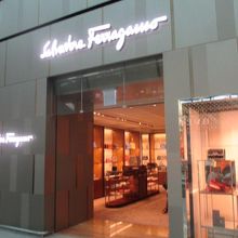 ルイヴィトンと似た雰囲気です