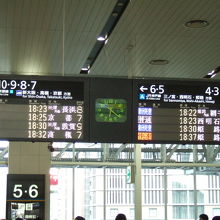 大阪を境に京都線と神戸線に分かれます