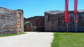 博物館の人に連れて行ってもらいました