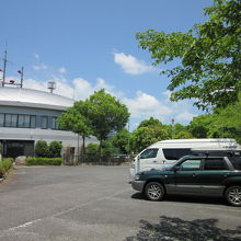 ダウサイトに小さな駐車場あり