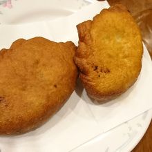 ピロシキは揚げではなく焼き。ボリューム満点