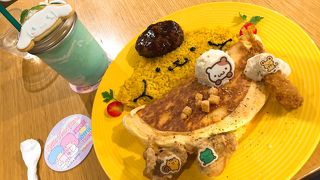 サンリオのいちご新聞とのコラボカフェ開催中!　とにかくかわいい店内&お料理