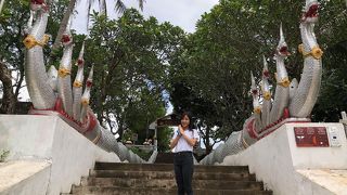 ワット・マハタートの隣、無料拝観できました。