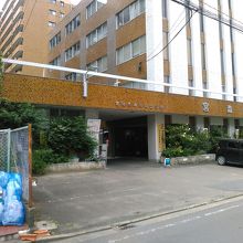 看板あるのですが目立ちません。