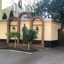 隣には平和の鐘が