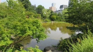 オブジェのような遊具があります