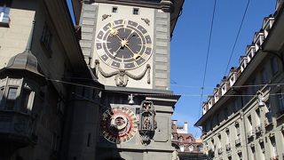 かなり古い時計塔